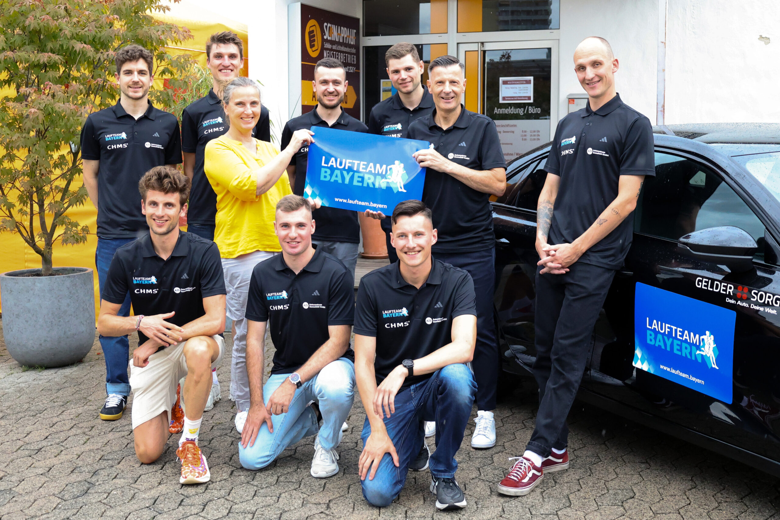 Athleten des Laufteam Bayerns mit Sponsoren Frau Schnappauf